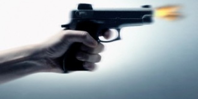 مسلحون مجهولون يغتالون مسؤولا أمنيا في محافظة أبين ويصيبون اثنين من مرافقيه مسلحون مجهولون يغتالون مسؤولا أمنيا في محافظة أبين ويصيبون اثنين من مرافقيه