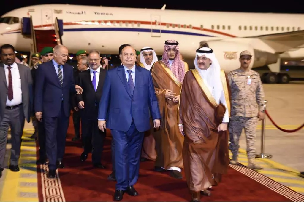هادي يصل "الظهران" بالسعودية للمشاركة في أعمال القمة العربية الـ29 هادي يصل "الظهران" بالسعودية للمشاركة في أعمال القمة العربية الـ29