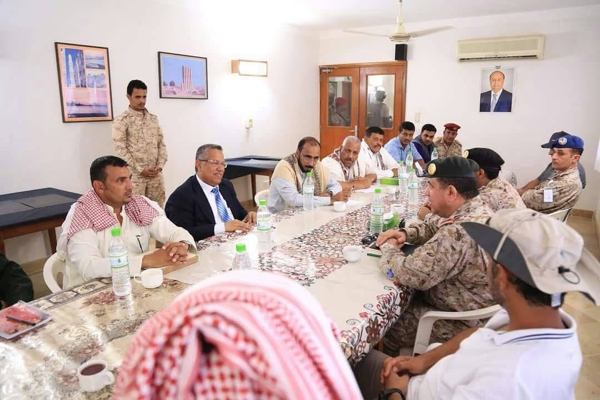 اللجنة السعودية تلتقي رئيس الحكومة في سقطرى لمناقشة تطورات الوضع اللجنة السعودية تلتقي رئيس الحكومة في سقطرى لمناقشة تطورات الوضع