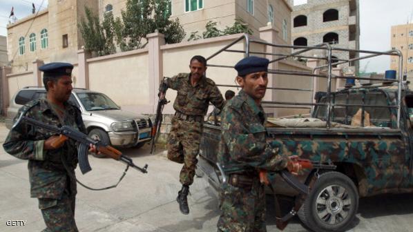 أربعة جنود جرحى في مواجهات بين قوات الجيش ومسلحين في المنصورة بعدن أربعة جنود جرحى في مواجهات بين قوات الجيش ومسلحين في المنصورة بعدن