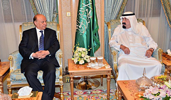 العاهل السعودي والرئيس اليمني خلال لقائهما في مكة المكرمة (3 أغسطس 2013)