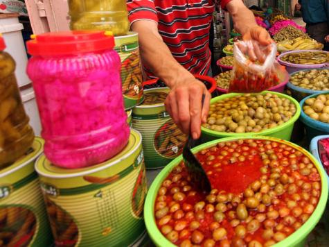 المخللات قد تزيد العطش في رمضان (الأوروبية)
