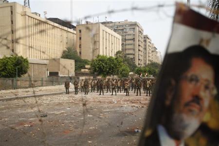 الانقسام السياسي في مصر يفرق بين المرء وأخيه