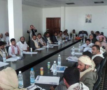مسلحون يتمركزون في سكن الموظفين بالمجمع الحكومي في الجوف ويطالبون بتعويضات مالية