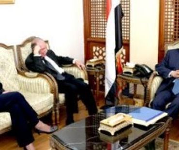 هادي يبحث مع فايرستاين أهداف تمديد قانون أمريكي ضد من يعرقلون المبادرة الخليجية