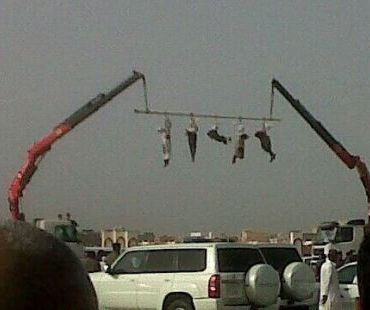 السعودية تعدم خمسة يمنيين اتهموا بتشكيل عصابة وتصلبهم على رافعتين