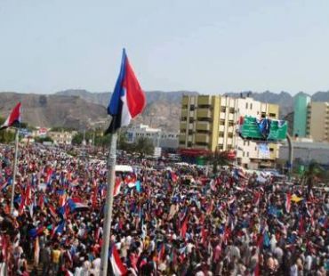 أنصار الحراك الجنوبي ينظمون مهرجاناً حاشداً في ذكرى إعلان البيض «فك الارتباط»