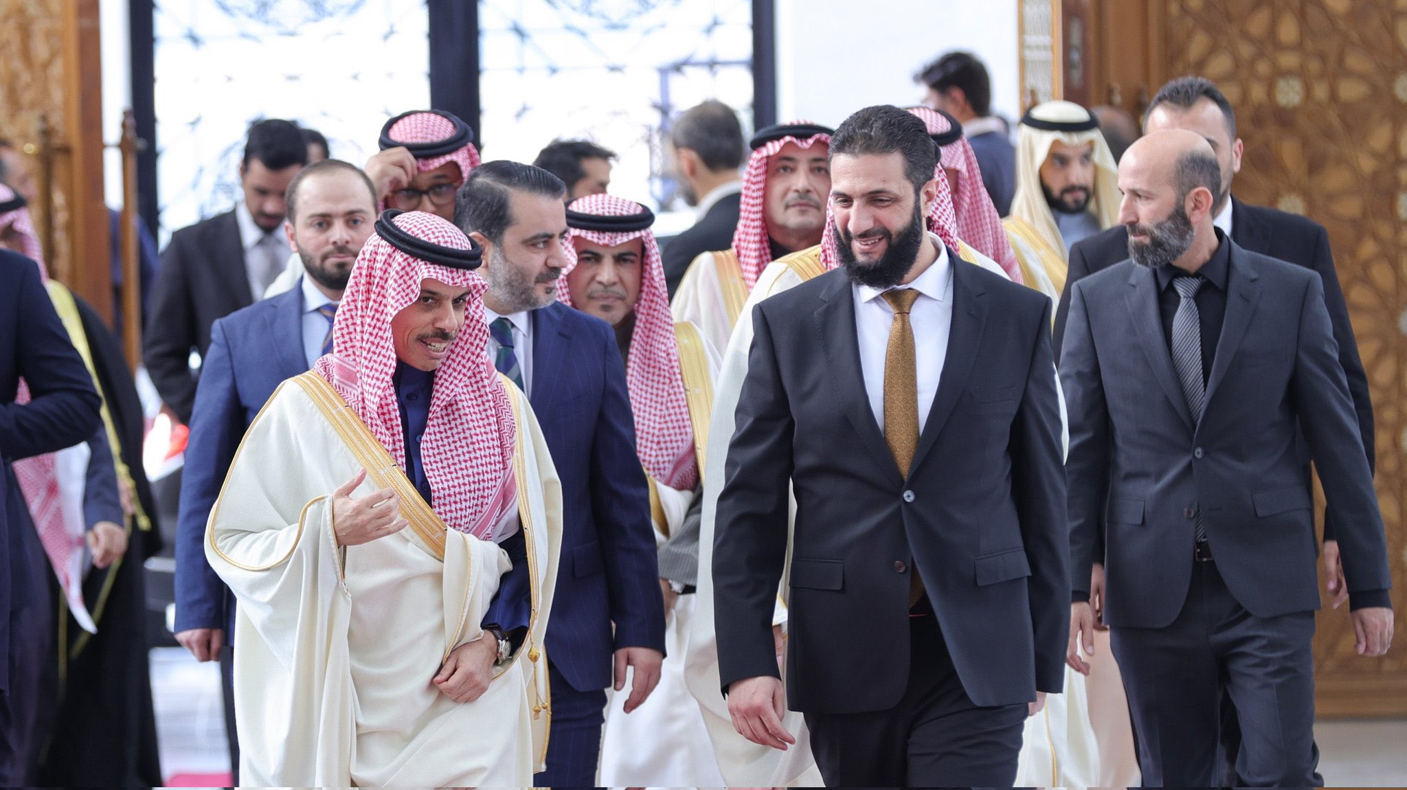 أحمد الشرع يستقبل وزير الخارجية السعودي الأمير فيصل بن فرحان في دمشق