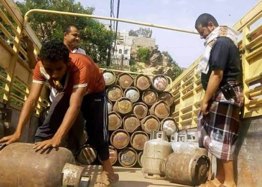 أزمة الغاز المنزلي في تعز.. "المصدر أونلاين" يناقش المشكلة مع المواطنين والوكلاء ومدير شركة الغاز