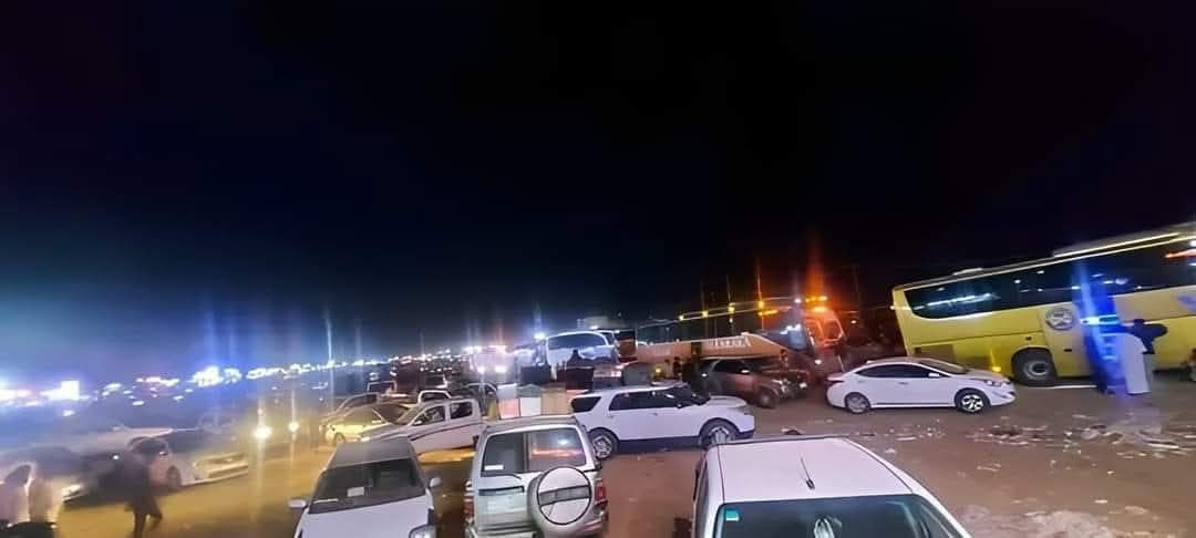 ازدحام خانق في منفذ الوديعة وهيئة النقل توقف الرحلات إلى السعودية مؤقتاً لتخفيف التكدس﻿