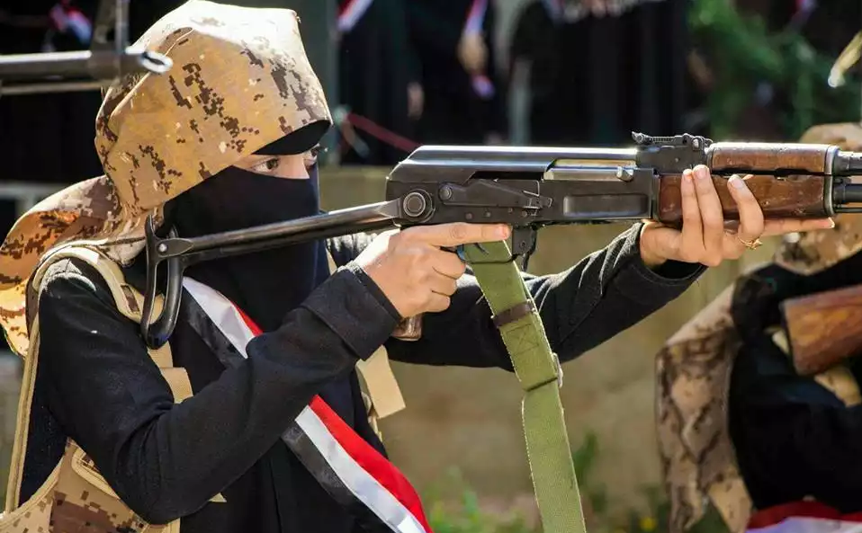 تعز..تخريج أول دفعة للشرطة النسائية بإشراف المقاومة تم تدريبهن على الاقتحامات
