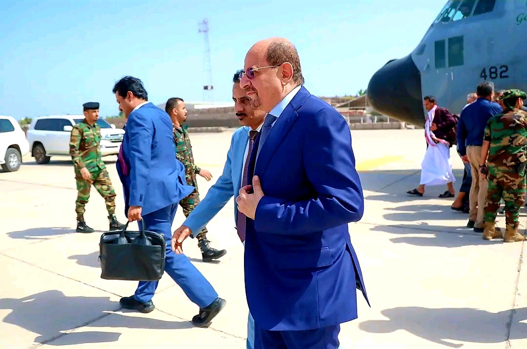 ممنوع سفر الوزراء والمسؤولين بدون إذن خطي من رئيس الوزراء.. توجيهات رسمية