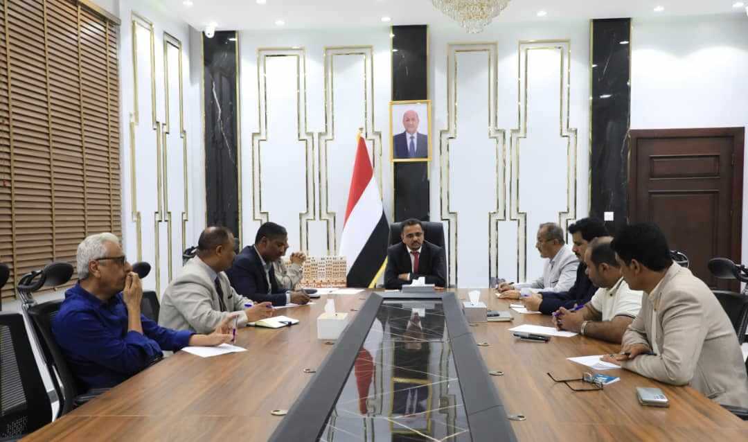 السلطة المحلية بحضرموت تحذر من دخول المحافظة في الظلام خلال ساعات نتيجة العجز عن توفير الوقود