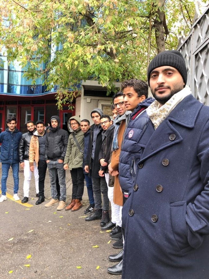 الطلاب اليمنيون في روسيا يواصلون الاحتجاجات للمطالبة بلجنة تحقيق في "مخالفات السفير" الطلاب اليمنيون في روسيا يواصلون الاحتجاجات للمطالبة بلجنة تحقيق في "مخالفات السفير"