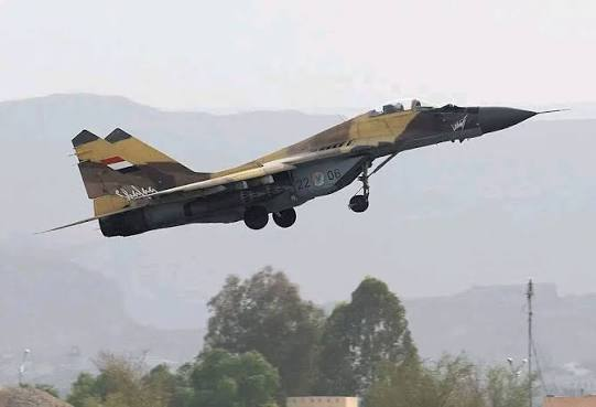 الطيران الحربي التابع للشرعية يشن أول هجماته على الحوثيين في مأرب والجوف الطيران الحربي التابع للشرعية يشن أول هجماته على الحوثيين في مأرب والجوف
