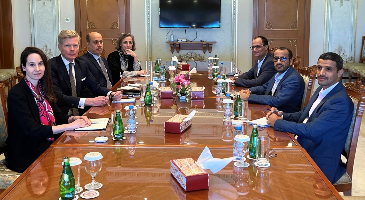 المبعوث الأممي يطالب الحوثيين بخفض التصعيد والانخراط في مفاوضات تتناول الجوانب السياسية والاقتصادية والعسكرية المبعوث الأممي يطالب الحوثيين بخفض التصعيد والانخراط في مفاوضات تتناول الجوانب السياسية والاقتصادية والعسكرية
