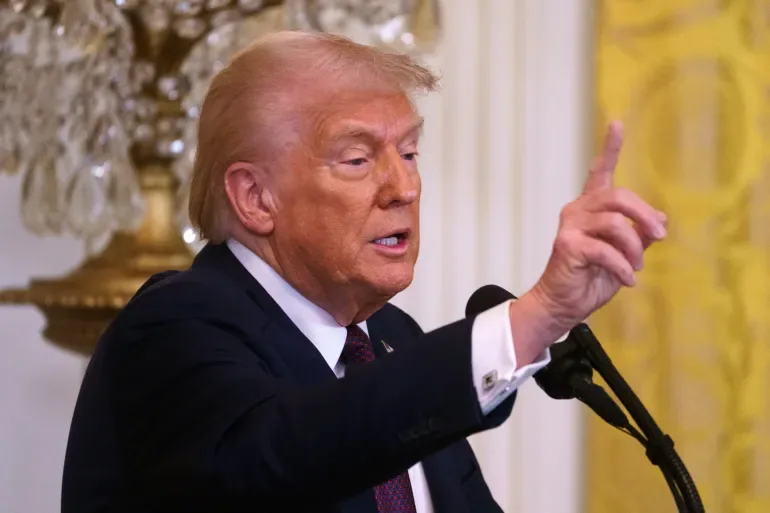 ترامب: إذا أغلق الحوثيون البحر الأحمر سنهاجمهم كما فعلنا سابقاً.. وأنا غير مهتم بالاجتماع مع الإيرانيين ترامب: إذا أغلق الحوثيون البحر الأحمر سنهاجمهم كما فعلنا سابقاً.. وأنا غير مهتم بالاجتماع مع الإيرانيين
