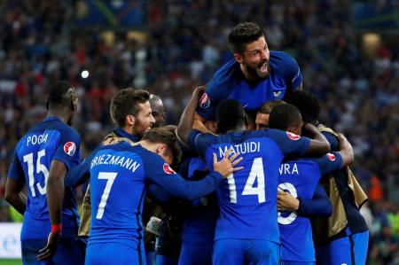 فرنسا تهزم هولندا في تصفيات كأس العالم بتسديدة قوية من بوجبا