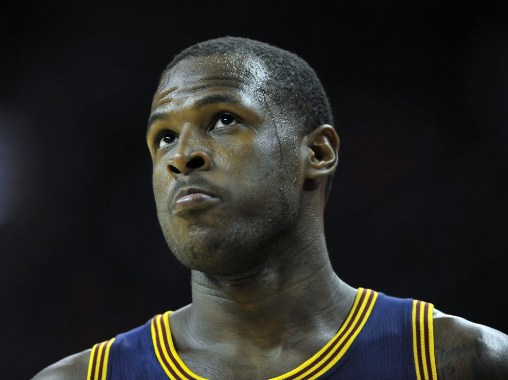 لاعب الNBA يشهر اسلامه والإعلام الاميركي يتهمه بالخيانة