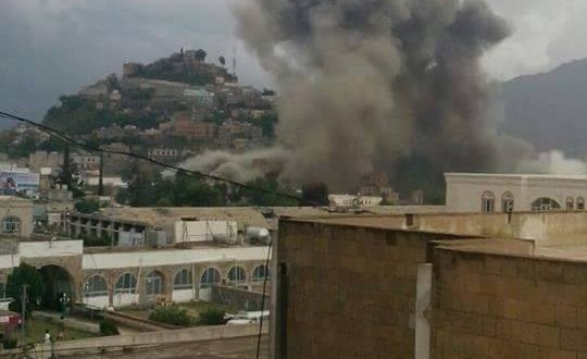 غارة جوية بالخطأ تقتل وتجرح العشرات من أفراد المقاومة والجيش في منطقة العلم بعدن