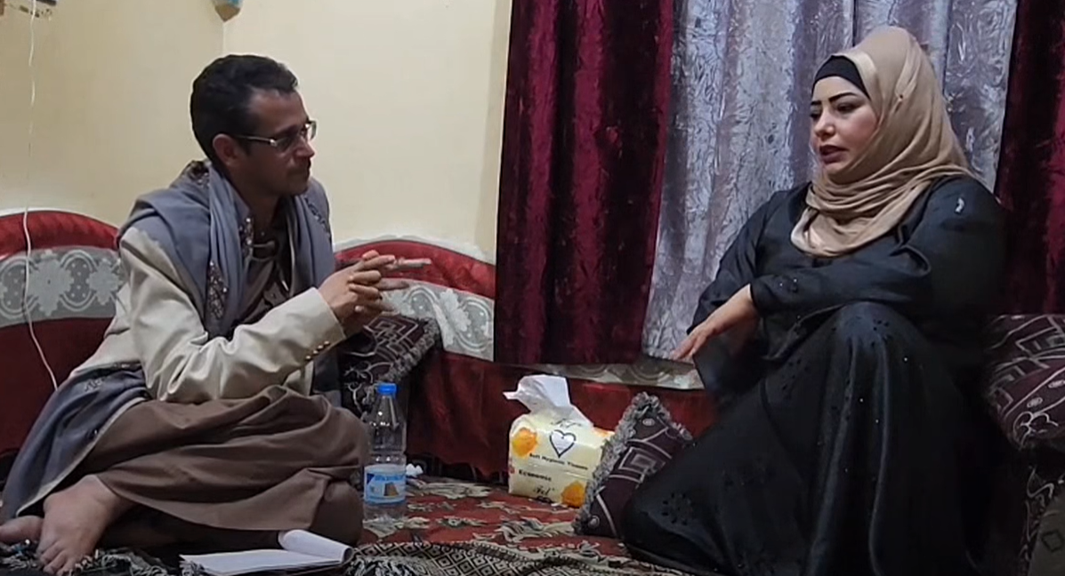 مداهمة لمنزله والعبث به ونهب محتوياته.. عناصر حوثية تختطف الناشط "فارس أبو بارعة" بصنعاء.