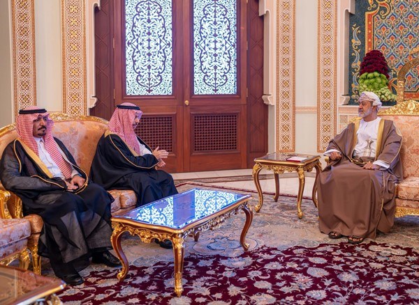 سلطان عُمان ووزير الخارجية السعودي يبحثان التطورات الإقليمية والدولية ويؤكدان تعزيز التعاون الثنائي