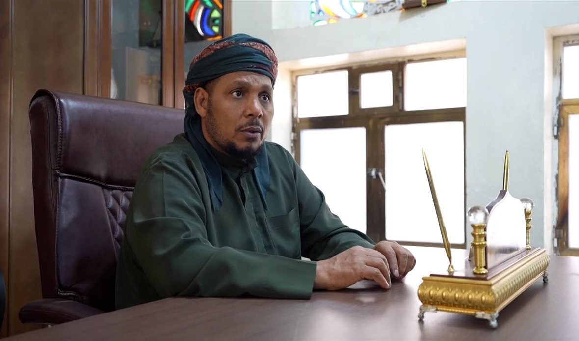 تحدث عن حق الحكم الذاتي وقال إنها أقرب جغرافياً للصومال.. المحافظ الثقلي يتساءل في مؤتمر رسمي بعدن: ما الذي يثبت يمنية سقطرى؟!