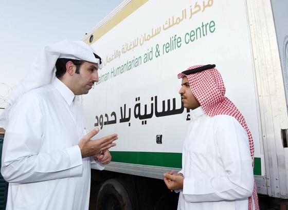«الملك سلمان» يوزع مساعدات إغاثية للنازحين في الحديدة والجوف 