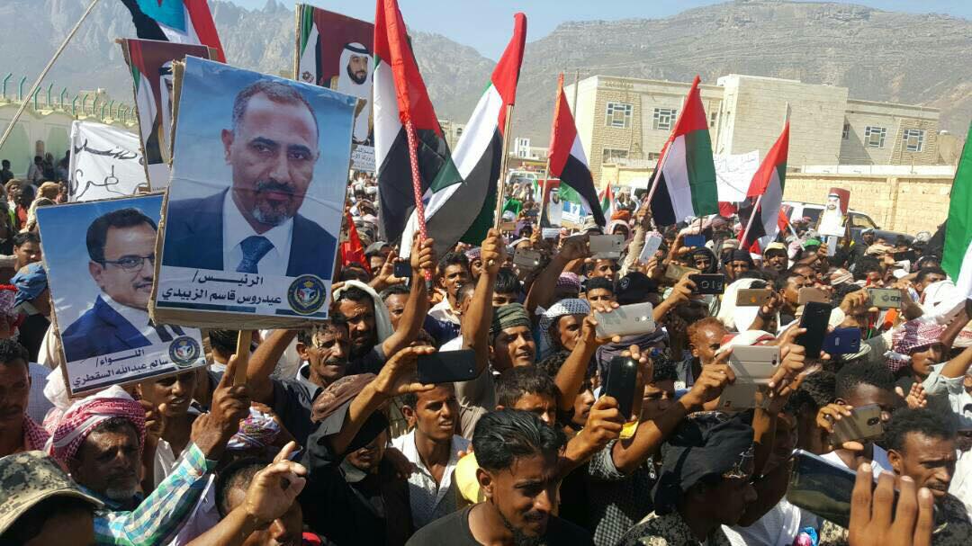 مظاهرة مناهضة للحكومة وداعمة للتواجد العسكري الإماراتي في سقطرى