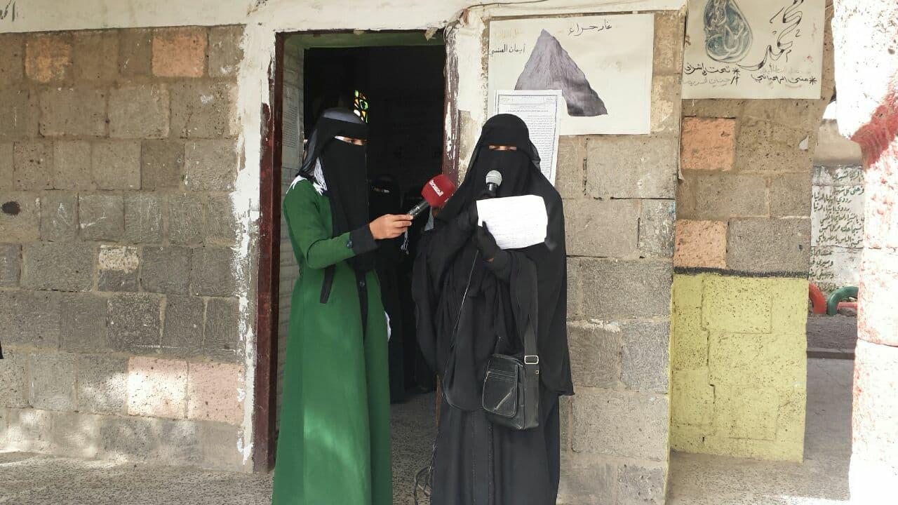 "الزينبيات" يجتحن مدارس ذمار.. معلمات حوثيات يقدمن تفسيراً طائفياً للقرآن "الزينبيات" يجتحن مدارس ذمار.. معلمات حوثيات يقدمن تفسيراً طائفياً للقرآن