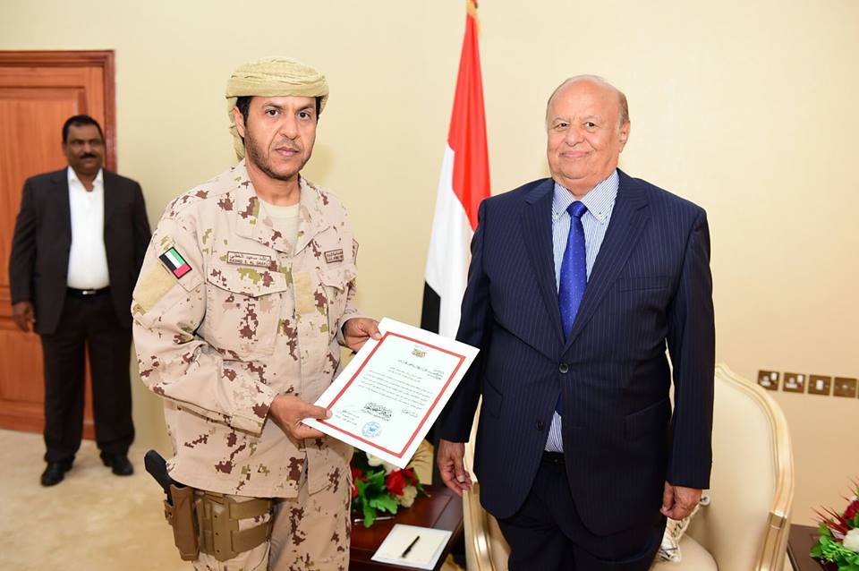 الرئيس هادي يكرم عدداً من الضباط الإماراتيين بـ"أوسمة الشجاعة" الرئيس هادي يكرم عدداً من الضباط الإماراتيين بـ"أوسمة الشجاعة"