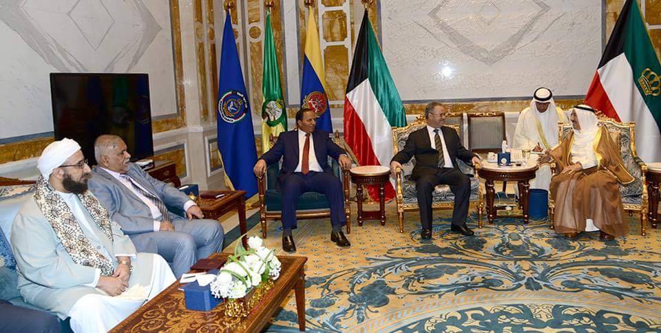 مصادر: أمير الكويت يلتقي بوفدي "الحكومة والانقلابيين" للدفع بعملية السلام