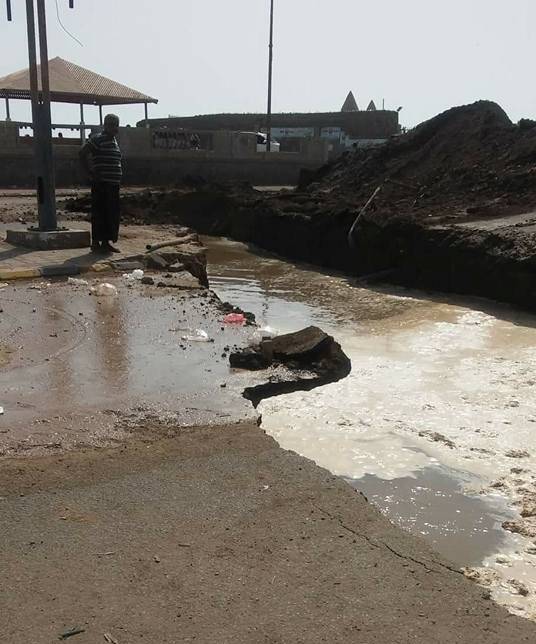 الحوثيون يواصلون حفر الانفاق والخنادق في مدينة الحديدة