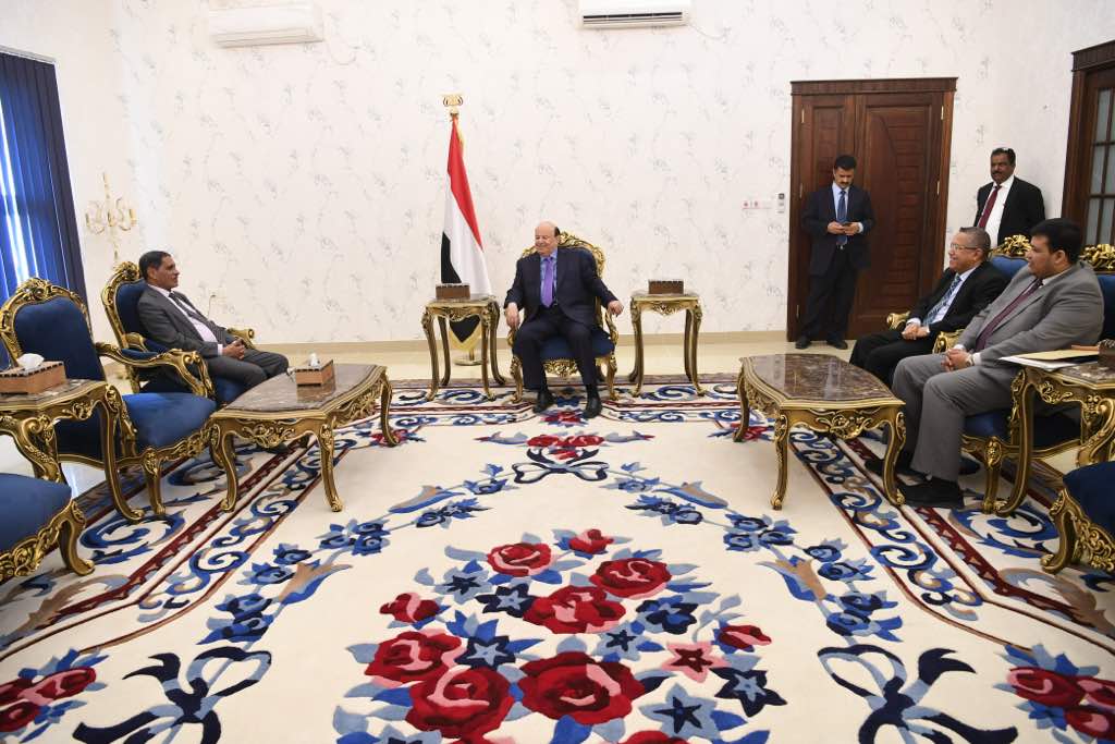 هادي يوجه باعتماد مبلغ مليار ريال لتخفيف أضرار السيول والإعصار في حضرموت