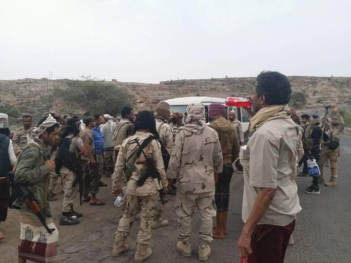 الإفراج عن سبعة مختطفين بينهم صحفي من سجون الحوثيين في صفقة تبادل أسرى