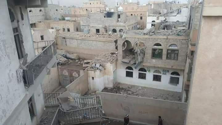 مقتل وإصابة 26 مدني في غارة استهدفت حي سكني في عمران