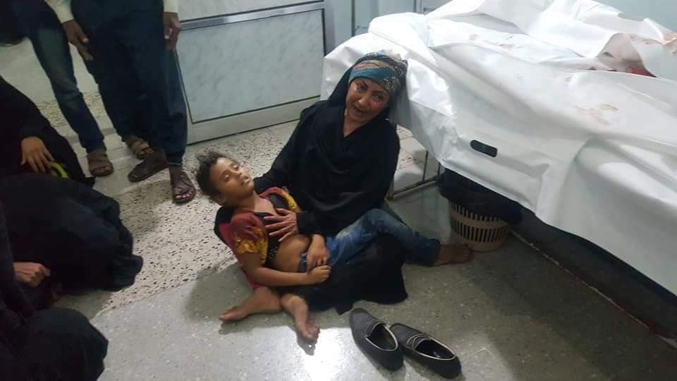 قذيفة حوثية تقتل طفلة وشاب وتصيب ثلاثة أطفال آخرين في تعز