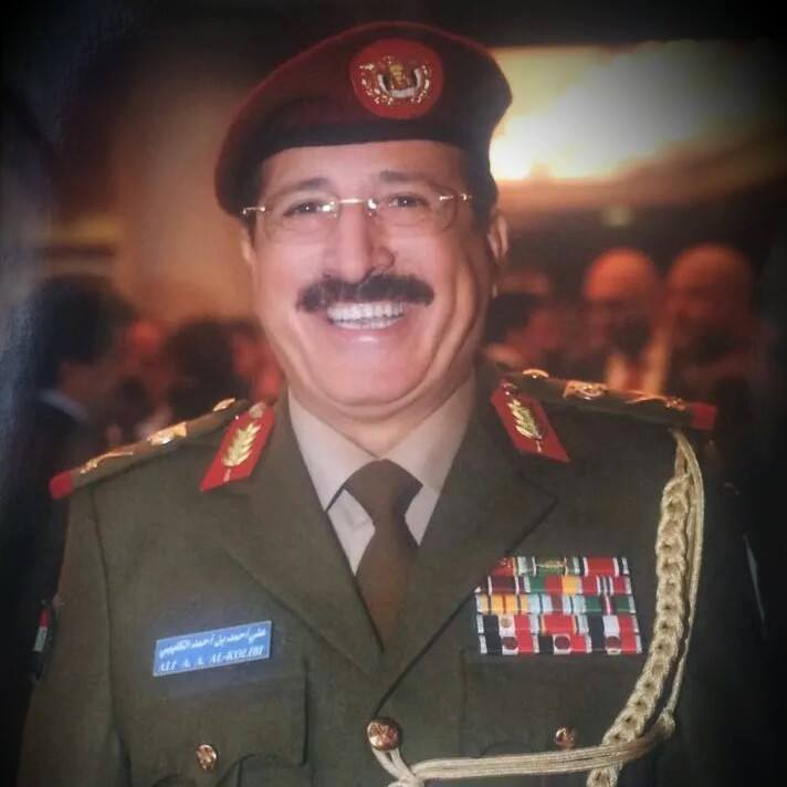 الملحق العسكري بسفارة اليمن في الاردن يعتدي على المسؤول المالي