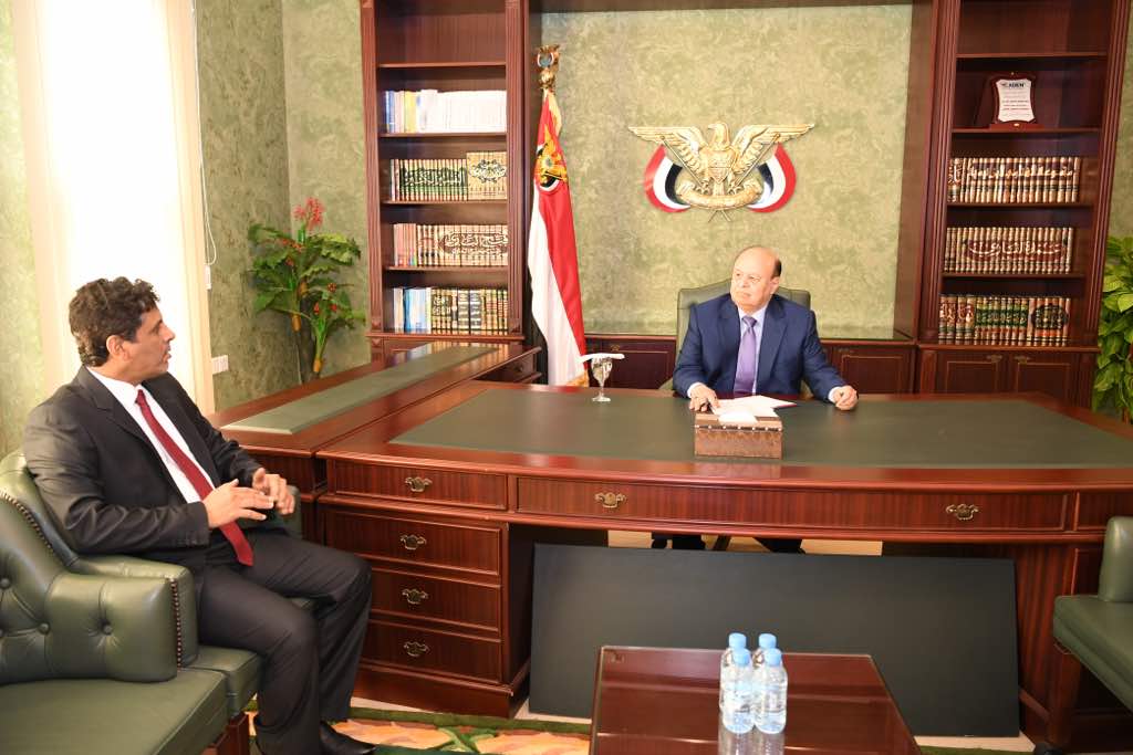 الرئيس هادي يلتقي محافظ المهرة بعد يوم من انهاء التوتر في الغيضة مع القوات السعودية