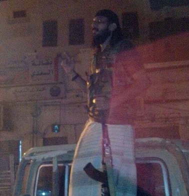 مسلحو القاعدة بقيادة جلال بلعيدي يُعدمون 14 جندياً يمنياً ذبحاً بالسكاكين في الحوطة بوادي حضرموت (صور)