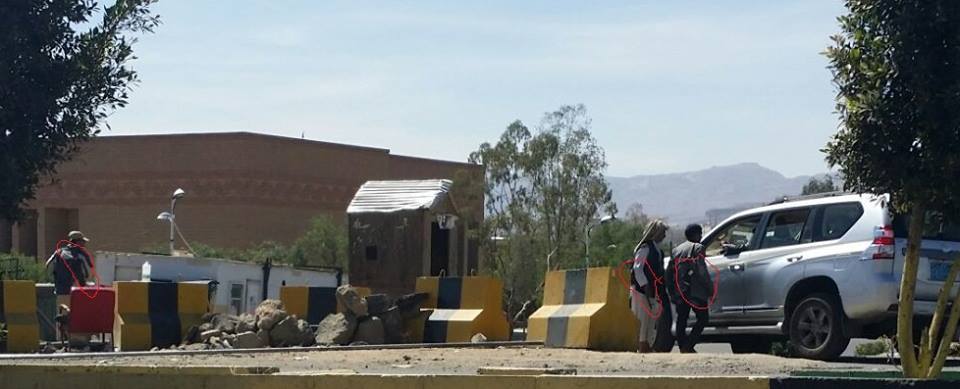 أفرجوا عن أحدهما بعد ساعات.. حوثيون يخطفون طالبين من أمام بوابة جامعة صنعاء