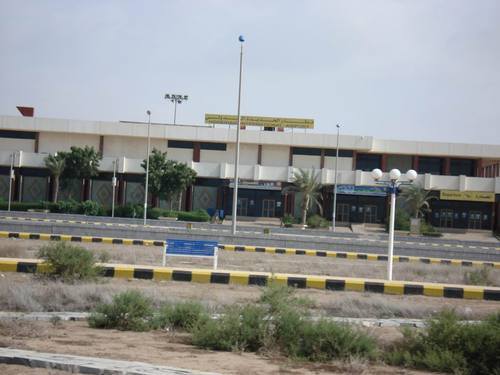 مكافحة الفساد تحيل قيادات عسكرية ومدنية  للتحقيق في نهب أراضي مطار الحديدة