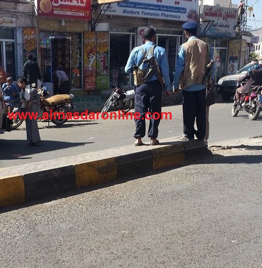 انتشار كثيف لمسلحي الحوثي بزي الشرطة استعداداً لمنع احتفالات بذكرى ثورة فبراير في العاصمة (صور) انتشار كثيف لمسلحي الحوثي بزي الشرطة استعداداً لمنع احتفالات بذكرى ثورة فبراير في العاصمة (صور)
