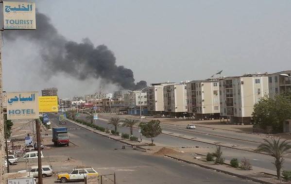 عدن.. 7قتلى وأكثر من 30جريحاً بقصف للحوثيين ومستشفيات تطلق نداء للتبرع بالدم
