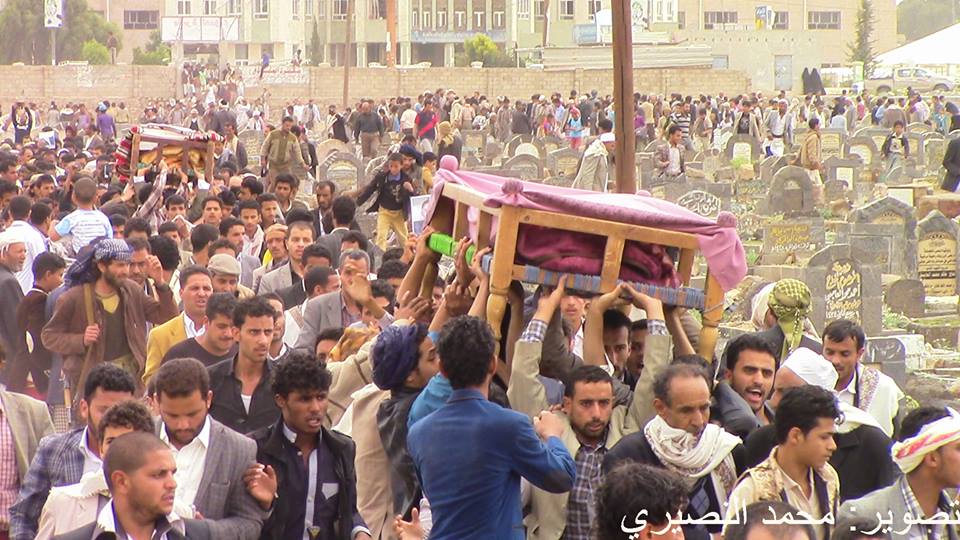 ذمار.. تشييع مهيب للشهيدين قابل والعيزري وسط هتافات غاضبة ضد ميليشيا الحوثي (صور)