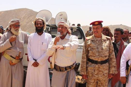 في إطار دمج المقاومة بالجيش.. اللواء الوائلي يزور معسكرات المقاومة ويتوعد باقتراب الحسم