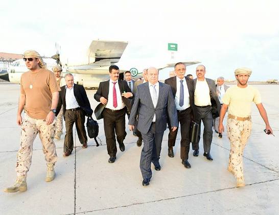 الرئيس هادي يزور قاعدة العند الجوية 