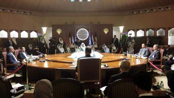 الحكومة تسلّم ولد الشيخ قوائم أولية تضم 2630 اسماً بين معتقل وأسير لدى الحوثيين