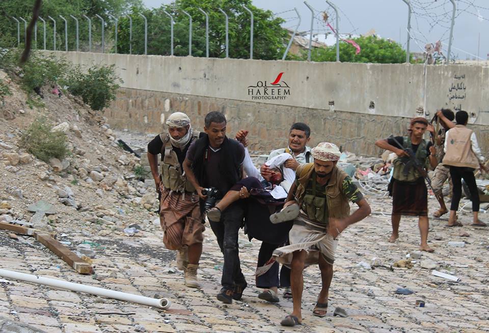 تجدد المعارك شمال مدينة تعز ومدفعية الحوثيين تواصل استهداف الأحياء السكنية