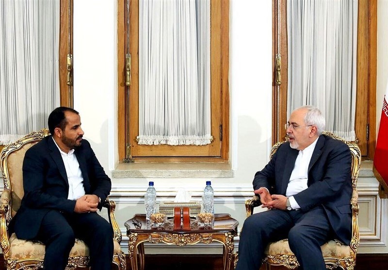 وزير الخارجية الإيراني يلتقي متحدث الحوثيين ويؤكد على 4 بنود لحل الأزمة اليمنية